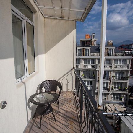 Hotel London Batumi Exterior photo