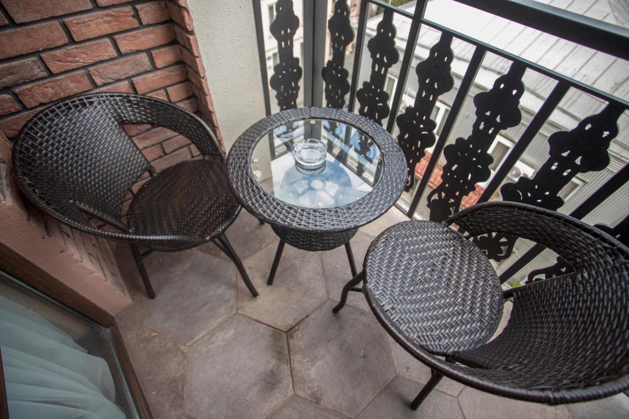 Hotel London Batumi Exterior photo