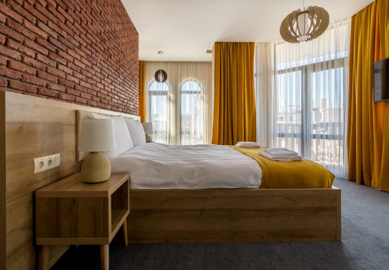 Hotel London Batumi Exterior photo